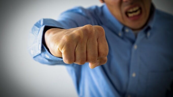 「暴力的な相続人」が怖い…遺産分割をどうする？弁護士が解説