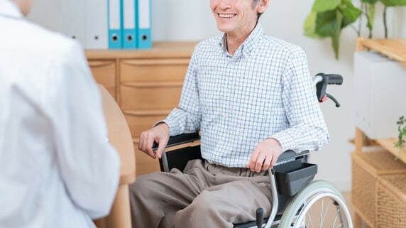〈在宅医療の最新事情〉家族への負い目、人生への苦悩…患者の「スピリチュアルペイン」を和らげる、非薬物的緩和ケアの重要性【医師が解説】
