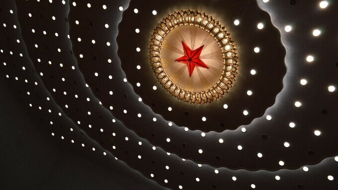 習近平と李克強「全国人民代表大会」「政治協商会議」で執拗に繰り返した〈穏〉の意味