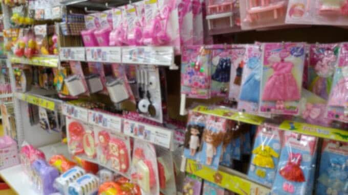 「あれ買って！」おもちゃ売り場で指さす子ども…「しつけ」として「正解の返し」