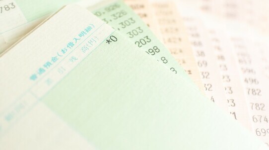 亡き母の銀行口座の解約手続き…あまりの面倒くささに疲労困憊【公認会計士が解説】