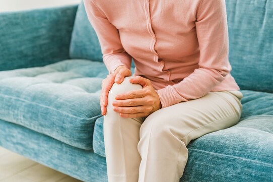 40代以降に急増する「膝の痛み」…放置で発症する恐ろしい病【専門医が徹底解説】
