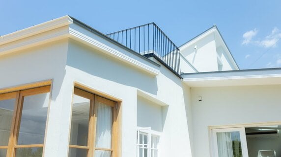 「注文住宅・土地付き」家づくりにすべてを注いだ夫婦が、入居3年で直面した〈資産価値の落差〉