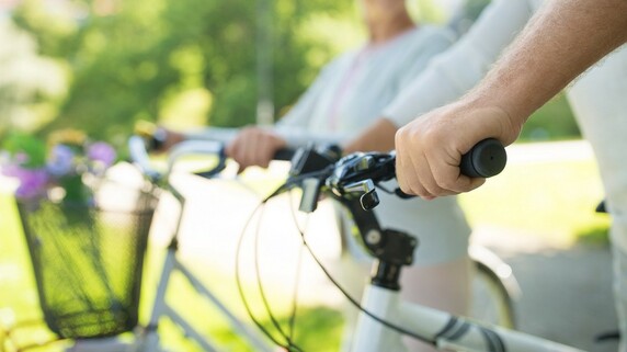 75歳女性、自転車でしまなみ海道走破…「人工膝関節置換術」が導いた生き方の変化【専門医が解説】