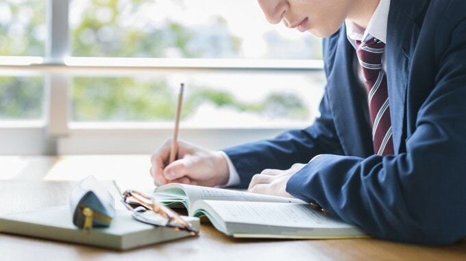 「医学部受験は数千万円レベルの投資」という厳然たる事実…〈合格〉という成果を最短で出せる親・〈浪人〉の繰り返しで資金を失う親の「決定的な差」