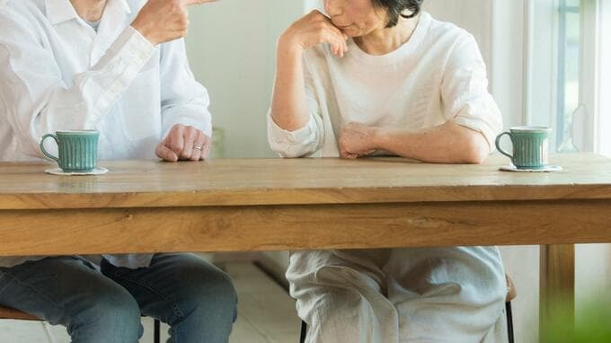 「私の人生、もう残り少ないから」〈年金月12万円〉73歳妻、78歳夫のもとを離れた切実事情