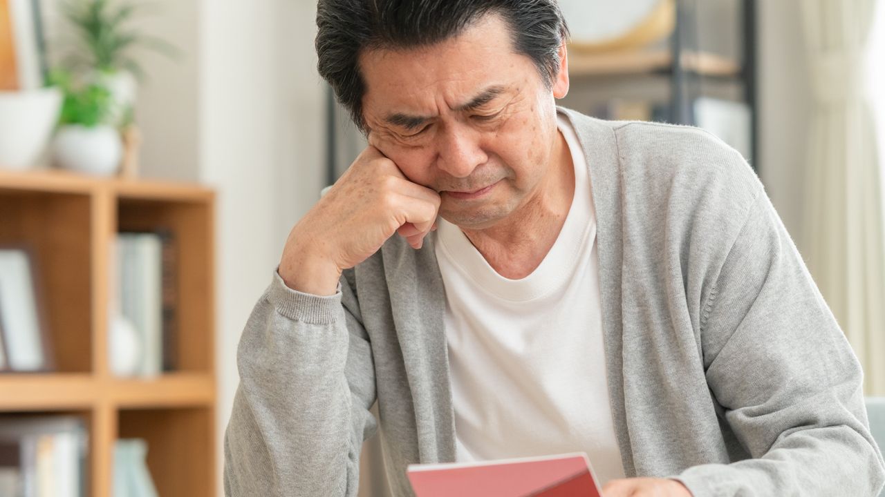 「今さら、金がないなんて言えない」〈年金月19万円・67歳〉元営業部長、退職後も後輩に奢り続けた結果…〈退職金2,800万円〉大激減に唖然