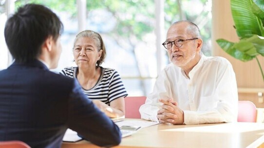 高齢のアパート経営者が「家族信託」を活用するメリット・デメリット【司法書士が解説】