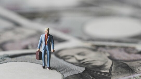 平均月給41万円の「国家公務員」定年65歳延長で人気過熱か?