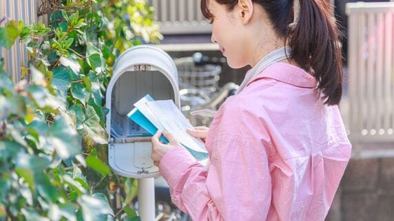 毎年10月以降に送られてくる「ハガキ」を出さないと大損… iDeCo利用者が絶対に忘れてはいけない「年末調整の手続き」