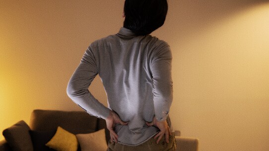 【医師が警告】腰痛予防のために「コルセット装着」は逆効果