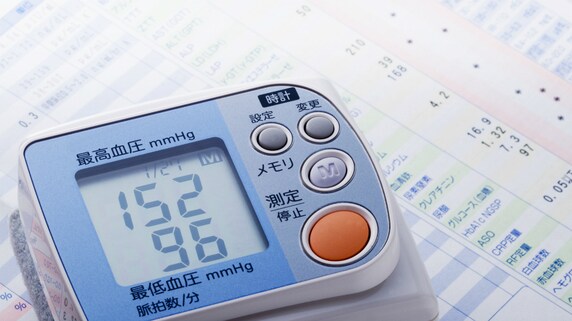 高血圧との関係も…加齢が引き起こす「恐い目の病気」とは?