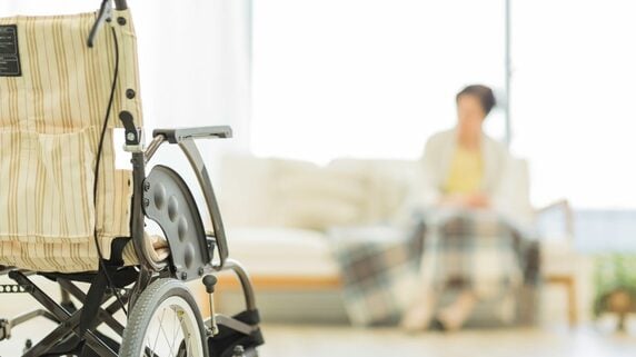 〈年金月13万円・要介護3の76歳義母〉を特養に送り出した52歳嫁、半年後に突きつけられた“あり得ない事態”