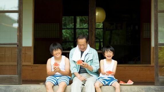 「夏休みなんて来なきゃいいのに」…年金月24万円・70代夫婦がポツリと本音。毎年恒例“孫のお世話係”に終止符を打ったワケ【CFPの助言】 