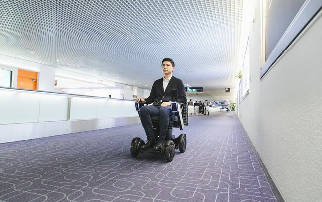 羽田空港に導入されたWHILL(画像提供:WHILL株式会社)