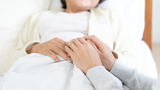 長生きしても迷惑をかけるだけ…延命を望まなかったおひとり様の年金月12万円・80代母。「死亡保険金1,300万円」を遺して逝ったが、実子なのに45歳娘が受け取れなかったワケ