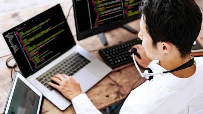パソコンの「減価償却」…価格帯に応じた償却方法や耐用年数、計算方法は？【税理士が解説】