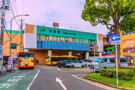 （鴨居駅前／PIXTA）