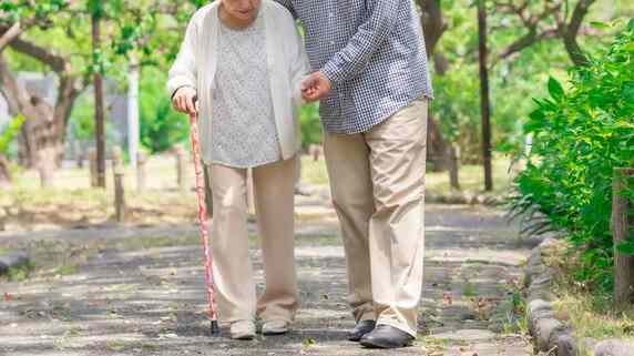「施設に入れたい。でも何から始めれば…」〈49歳・会社員息子〉物忘れが増えた82歳母。介護で最初につまずいたこと