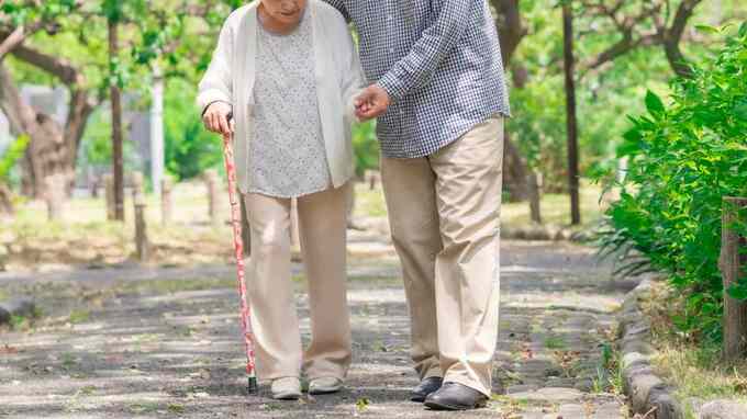 「施設に入れたい。でも何から始めれば…」〈49歳・会社員息子〉物忘れが増えた82歳母。介護で最初につまずいたこと