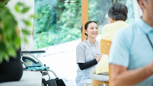 重篤な介護状態の高齢者を集めて運営しているサ高住も少なくないという。（※写真はイメージです／PIXTA）