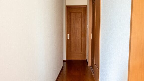 「お前、一生働かないつもりか？」資産2,300万円・62歳会社員父の怒声が響く…有名私大卒・自慢の息子が実家の角部屋、ドアのすき間から返した「まさかのひと言」