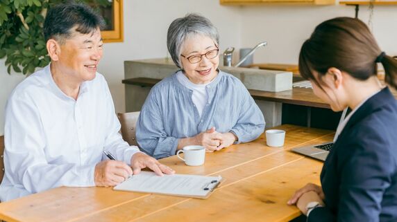 月額6万円も払ったが…父の死亡保険金が「たった15万円」だったワケ。息子が保険外交員に質問「この保険のメリットは何？」→まさかの回答