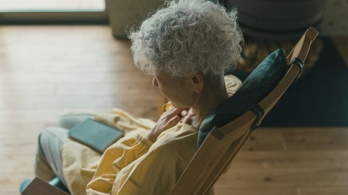 「ごめんね、もう動けないの…」深夜2時、82歳母からの電話。駆けつけた息子が実家で見た〈冷えきった部屋〉
