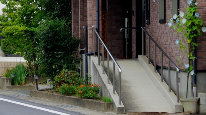 郊外や駅から遠い場所に建つ「親の家」をどうするか？