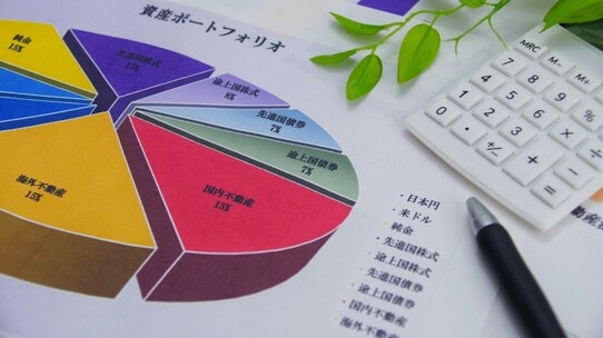 「分散投資」とは…米株が下がるとつられて下がる日本株や新興国株。では債券なら株式と逆相関するが?