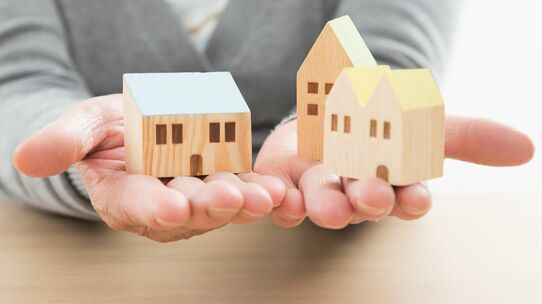 銀行員「なかなか完済しないですね」…亡き父の四十九日に、遺された借金の金利が2.0％→2.5％に引き上げられた理不尽なワケ【不動産のプロが解説】