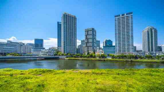 「夫婦二人なら、ここで十分でした」〈年金月34万円・貯蓄5,100万円〉72歳夫婦、郊外の戸建て→都心タワマンへ…“想像以上に気楽な毎日”
