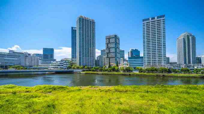 「夫婦二人なら、ここで十分でした」〈年金月34万円・貯蓄5,100万円〉72歳夫婦、郊外の戸建て→都心タワマンへ…“想像以上に気楽な毎日”
