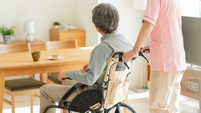 老人ホームのシステムは破綻している!?「絶望の介護職員たち」