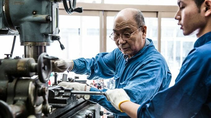 「職人技」に依存する中小企業の危うさ...「マニュアル化」できない業務をどうする？【経営コンサルが解説】