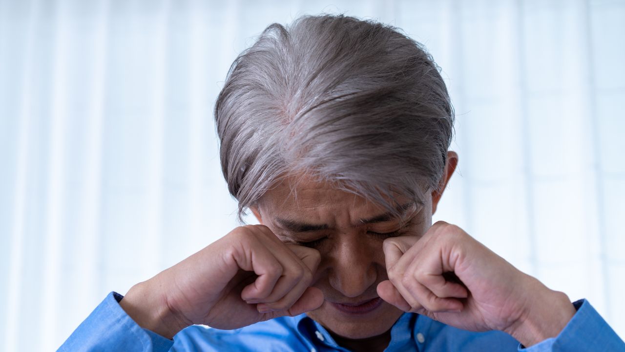 「もう帰ってこなくていい。この家を出ていきなさい…」月収28万円・48歳娘が実家を出た日、年金月18万円・75歳父が泣いた理由