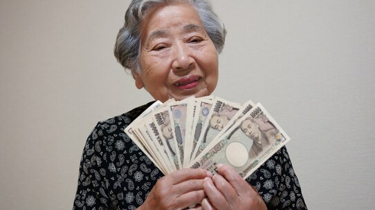好きなことをやらない生活は耐えられない…「年金60万円」「資産6053万円」「家業の年収360万円」の節約できない70代おひとりさま。6年で1953万円溶かし、すがった“都合のいい”お金の増やし方