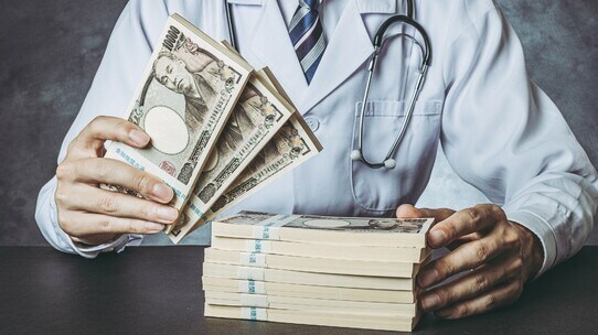 「激務・薄給の代名詞」が一転、「日給50万円」も…激変した“小児科医のおカネ事情”【医師が激白】