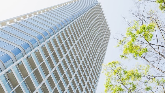 まさか自分が副理事長に!? 憧れのタワマン高層階に住んでウハウハだったが…「夢のような生活」に暗雲をもたらした一通の手紙の中身