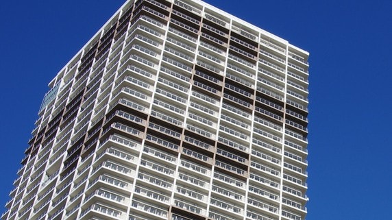 タワマン住民激怒…古くなったのに「家賃が高くなる」裏事情