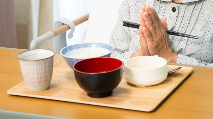 「油物はなるべく控えて」のはずが…病院食の小皿に乗っていた「おかず」