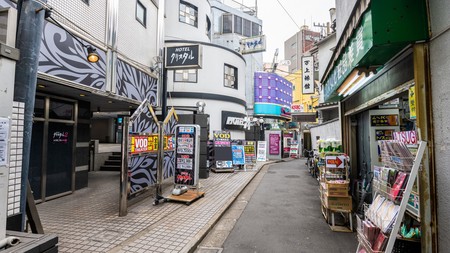 「鶯谷」駅前のホテル街