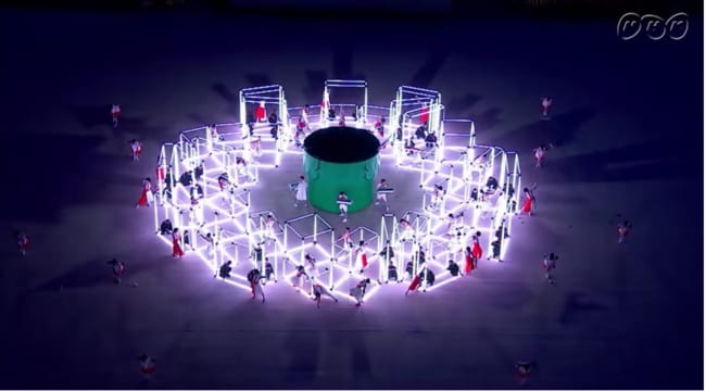 (出典：GINZA公式サイト　2020年はどんなテクノロジーが出現する!? メディアアーティスト・真鍋大度インタビュー：リオオリンピック閉会式セレモニーの舞台裏)