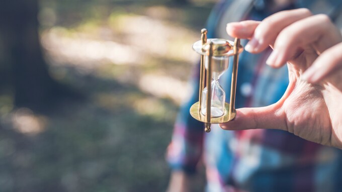 なぜお金を稼ぐ人は、自分の収入を「時給」で考えるのか？