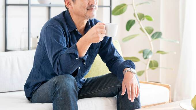 「毎朝、自分のためだけにコーヒーを淹れています」〈年金月18万円・67歳男性〉市営団地で始まった静かな老後