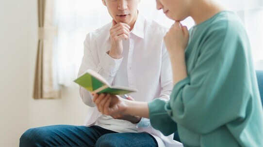 30代後半・子持ち夫婦、自宅購入で「35年ローン」開始…“必要な備え”は？⇒「死亡リスクは〈団信+定期保険〉でカバー」「教育費はNISAで」お金のプロがアドバイス
