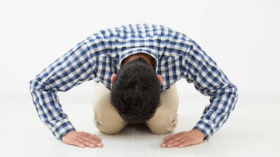 突然の土下座に唖然