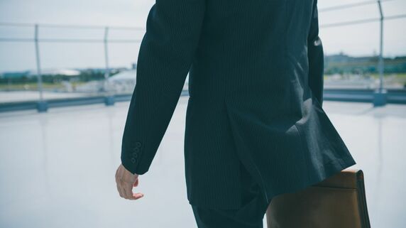 FIREから卒業します…資産1.5億円で早期退職「昼間から優雅にお散歩」満喫の45歳2児の父が、1年足らずで気づいた「会社員の意外な価値」