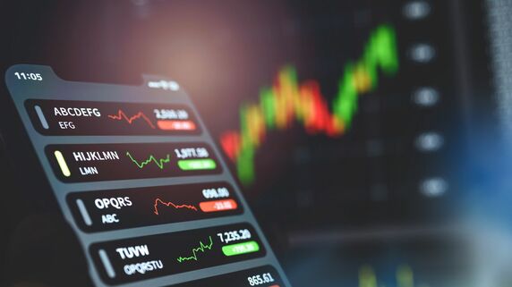 【年間投資予算100万円】毎年50万円積立、もう50万円は？…30代で「億り人」になったサラリーマン投資家が実践する「10年で10倍を狙う」具体的な投資手法