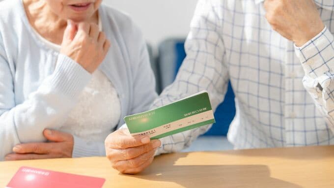 「え、こんなに…？」通帳を見た67歳妻が凍りつく。年金月19万円・貯金2,200万円夫婦に降りかかった〈想定外の支出〉